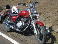 Red Bajaj Avenger 180 DTS-i