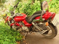 Red Bajaj Avenger 180 DTS-i