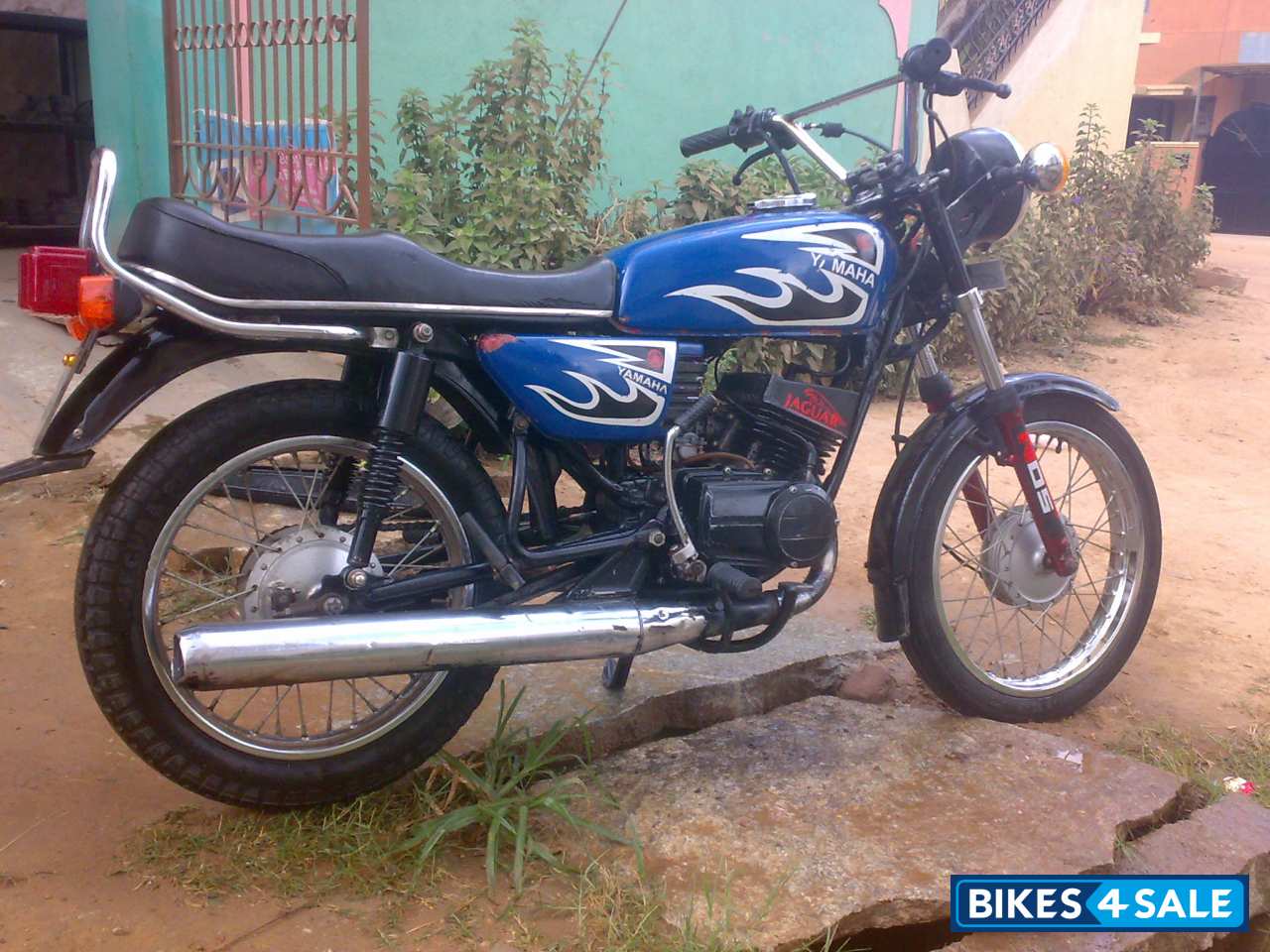 Blue Yamaha RX 100 Blue Yamaha RX 100
