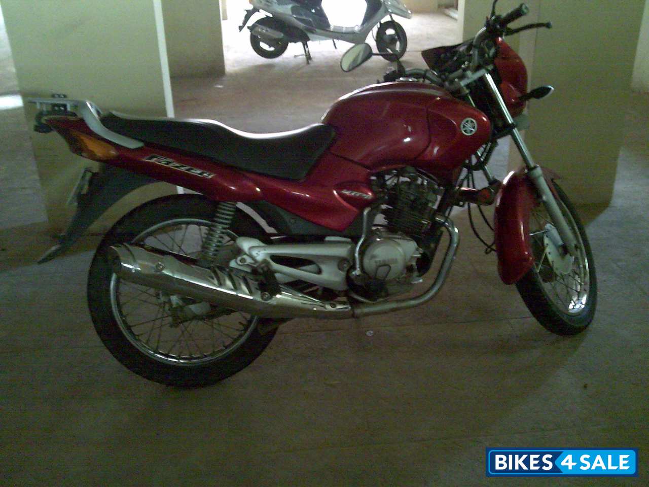 Red Yamaha Fazer 125 Red Yamaha Fazer 125