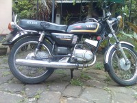 Black Yamaha RX 135