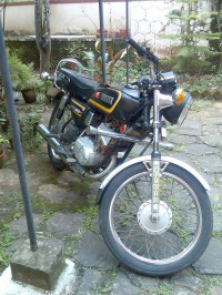 Black Yamaha RX 135