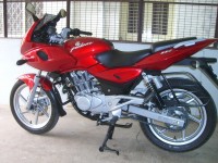 Red Bajaj Pulsar 220 DTSFi