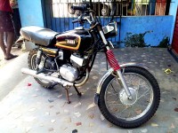 Black Yamaha RX 135