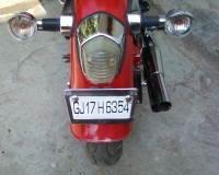 Mahindra Red Metalic Yamaha YBX