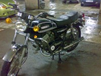 black Yamaha RD 350