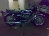 black Yamaha RD 350