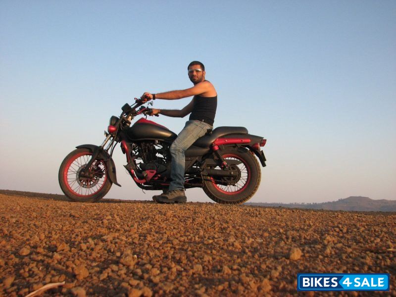 Black Red Bajaj Avenger 180 DTS-i