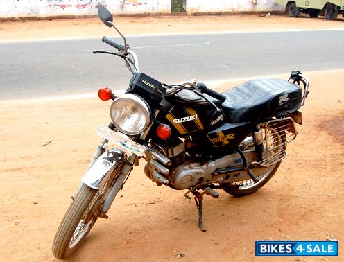 Black TVS MAX 100R Black TVS MAX 100R