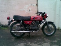 RED Yamaha RD 350