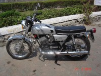 Silver Yamaha RD 350