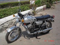 Silver Yamaha RD 350