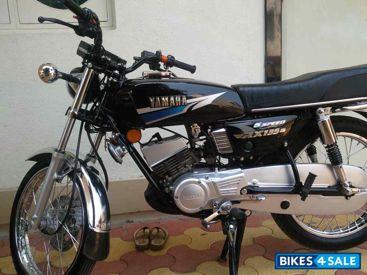 Black Yamaha RX 135