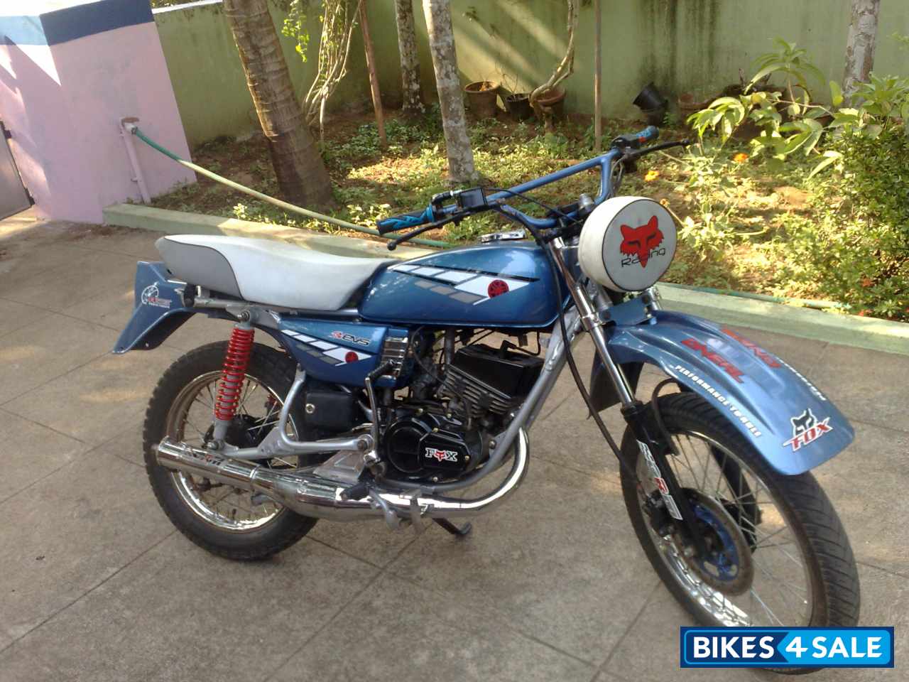 Blue Yamaha RX 135