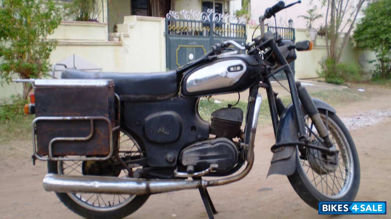 Black Yamaha Rajdoot