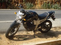 Black Yamaha FZ16