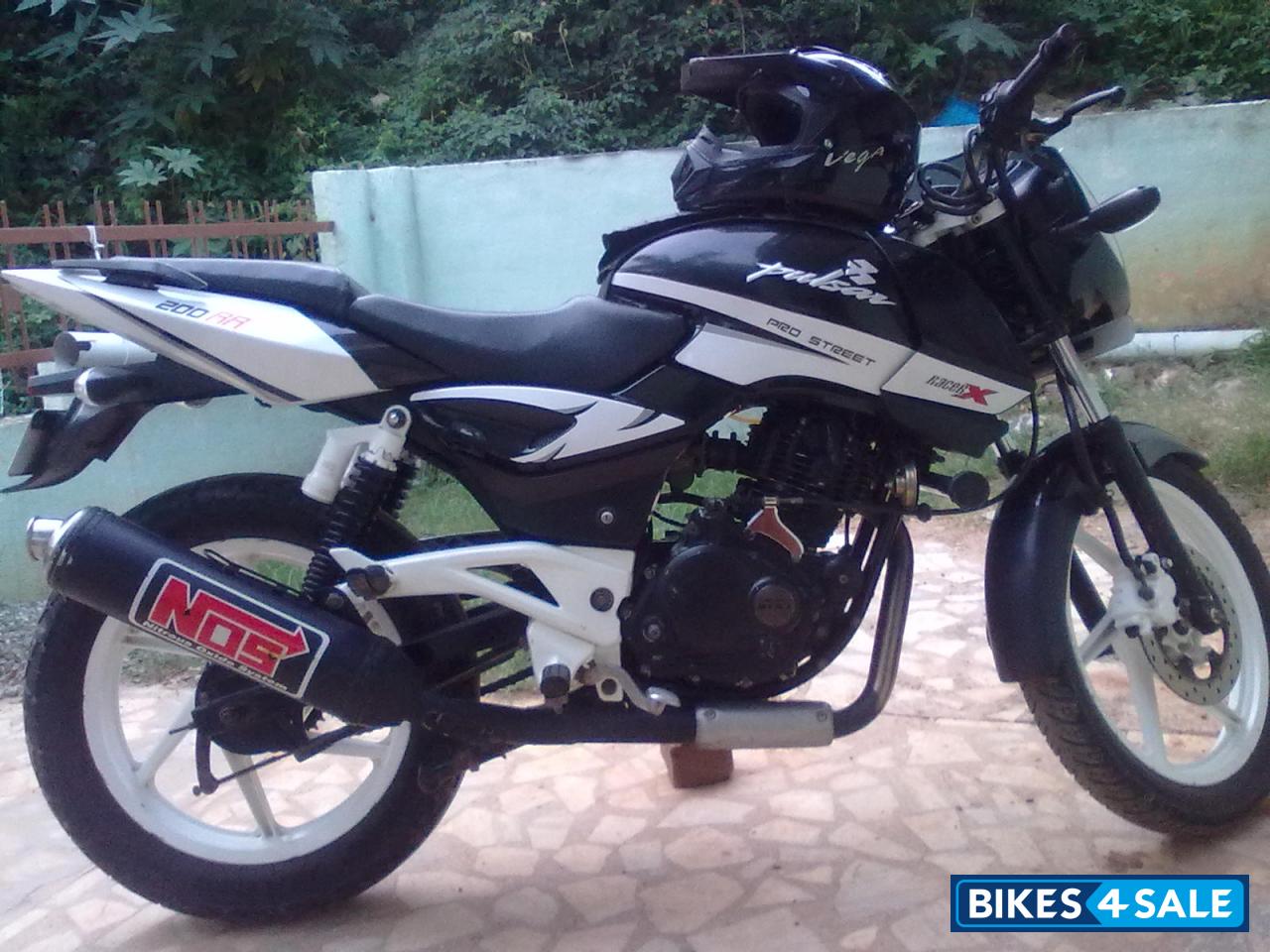 Black Bajaj Pulsar 200 DTSi