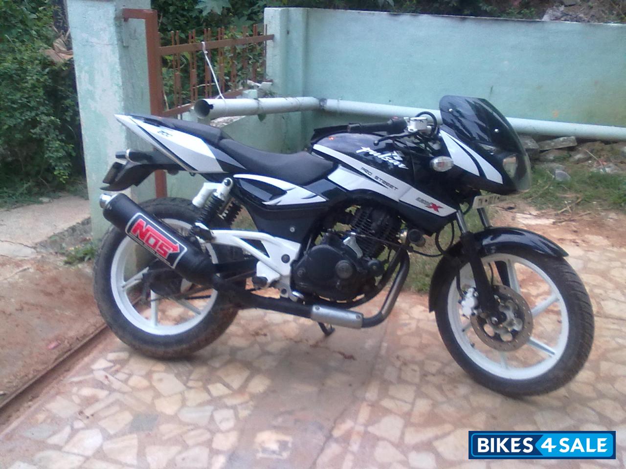 Black Bajaj Pulsar 200 DTSi Black Bajaj Pulsar 200 DTSi