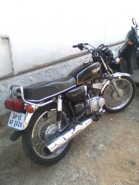 Black Yamaha RX 135