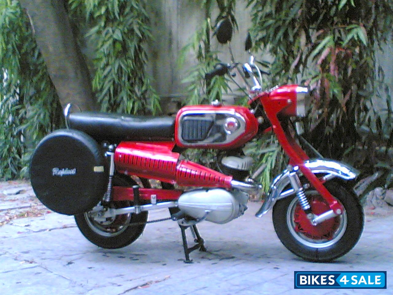 Burgundy Red Yamaha Rajdoot Picture 1. Bike ID 28717. Bike located in ...