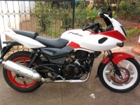 White Bajaj Pulsar 220 DTSi