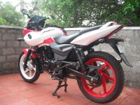 White Bajaj Pulsar 220 DTSi