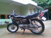 Black Yamaha RX 100