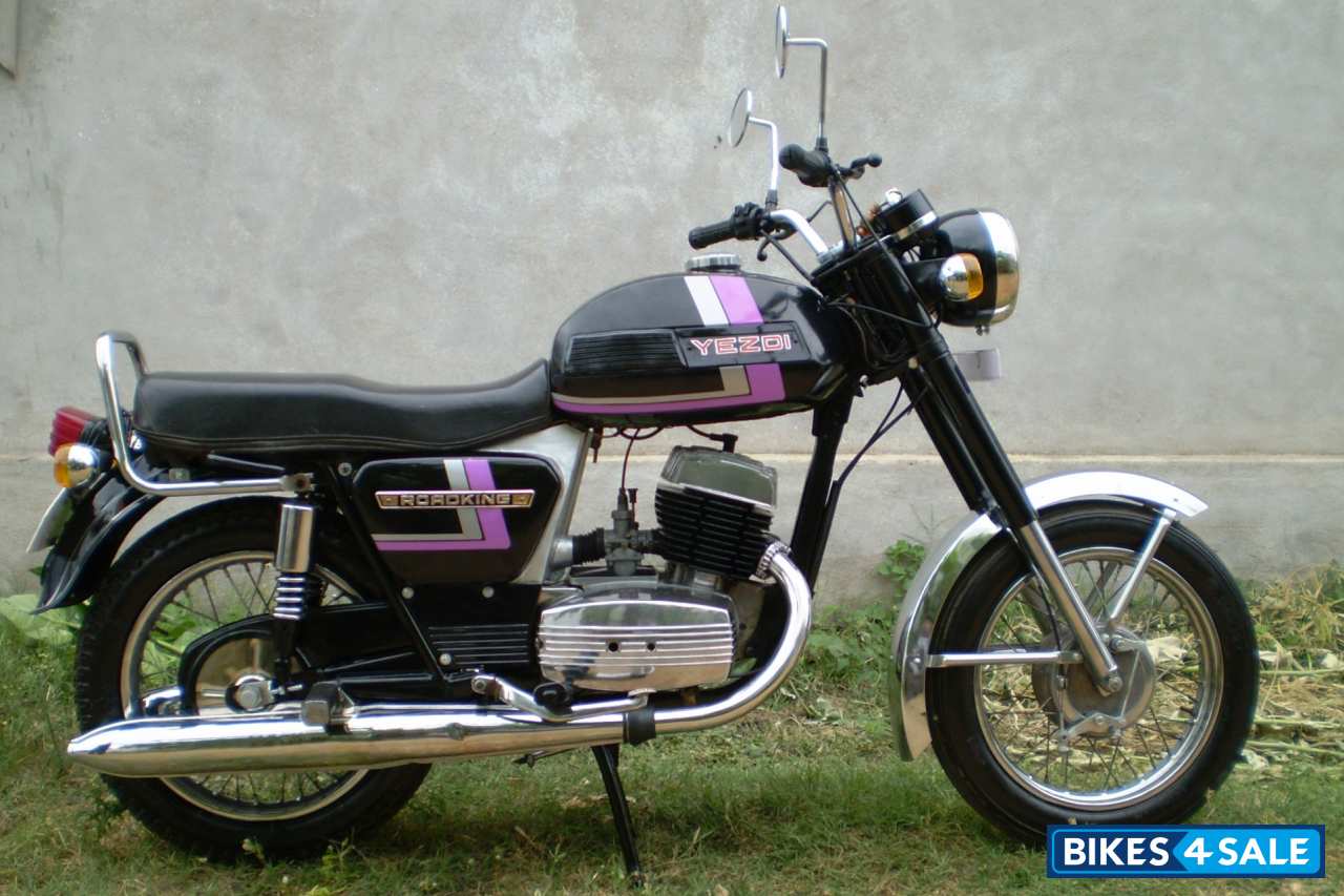 Black Ideal Jawa Yezdi RoadKing Black Ideal Jawa Yezdi RoadKing