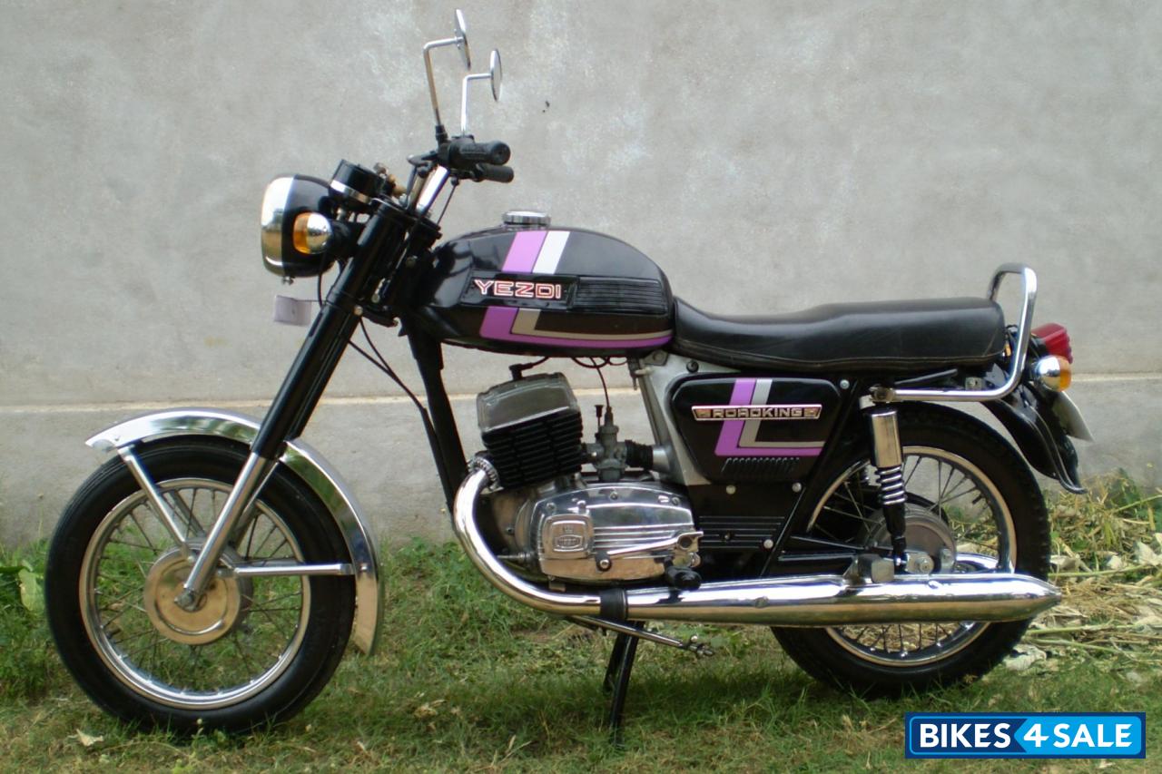 Black Ideal Jawa Yezdi RoadKing Black Ideal Jawa Yezdi RoadKing