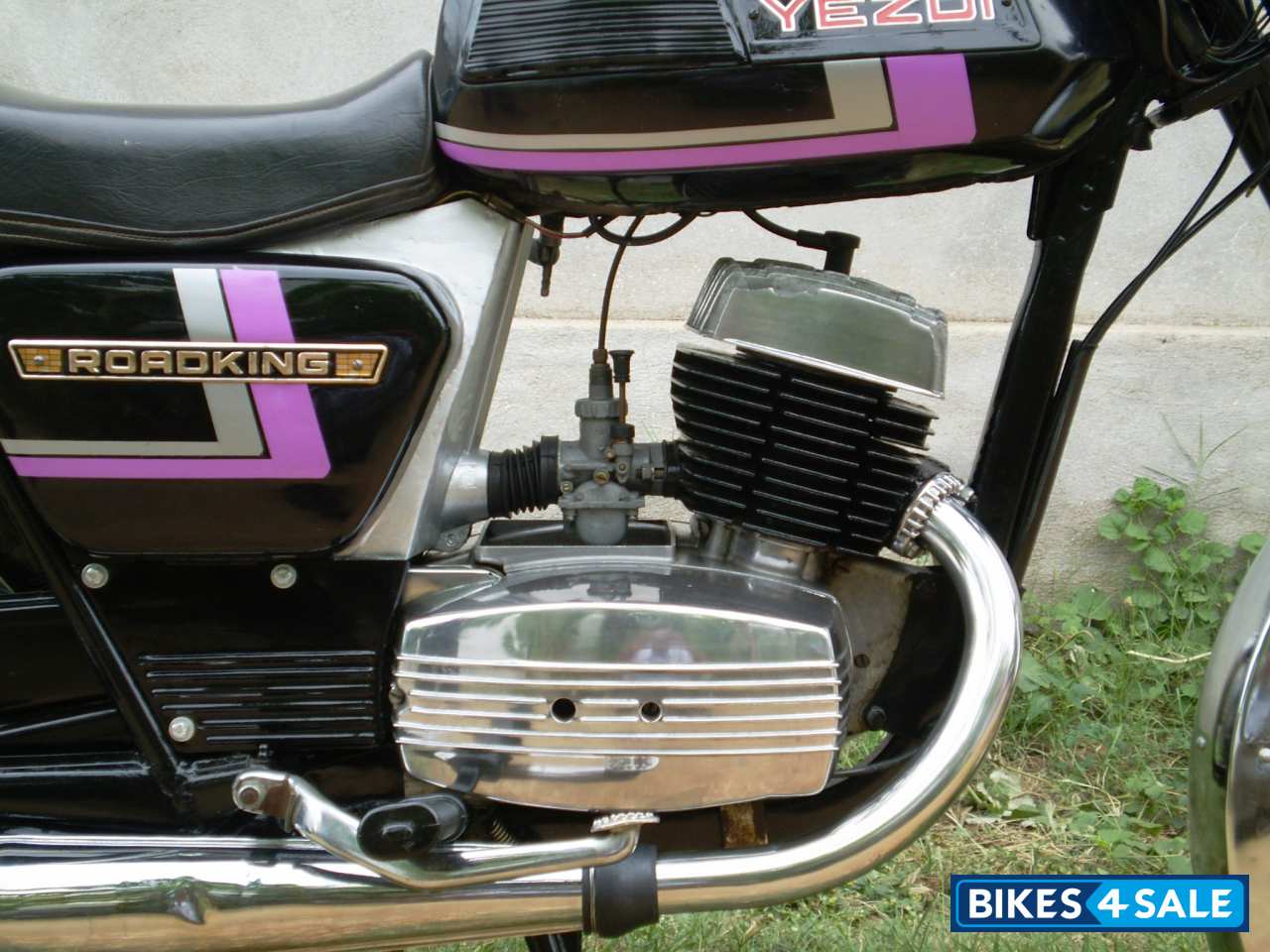 Black Ideal Jawa Yezdi RoadKing Black Ideal Jawa Yezdi RoadKing