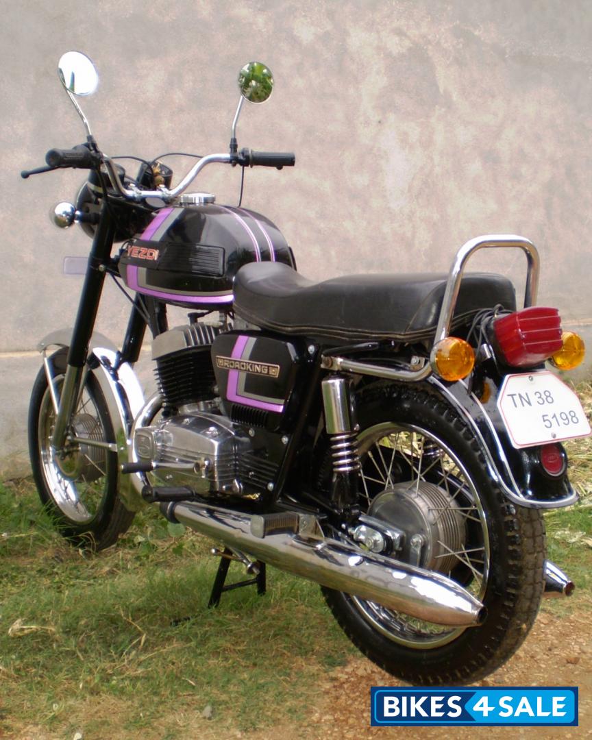 Black Ideal Jawa Yezdi RoadKing Black Ideal Jawa Yezdi RoadKing