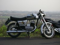 Metallic Silver Ideal Jawa Yezdi RoadKing