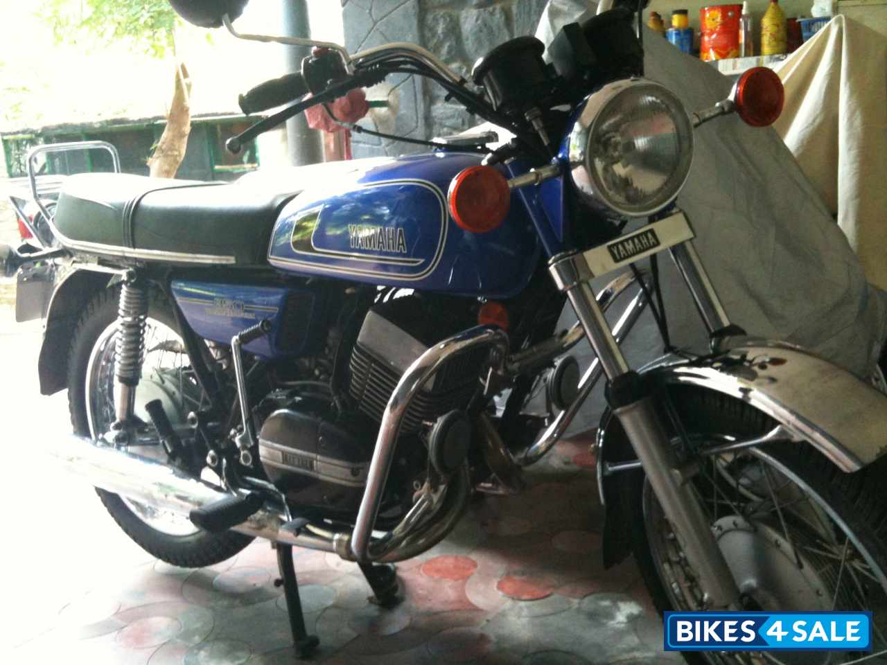 Blue Yamaha RD 350