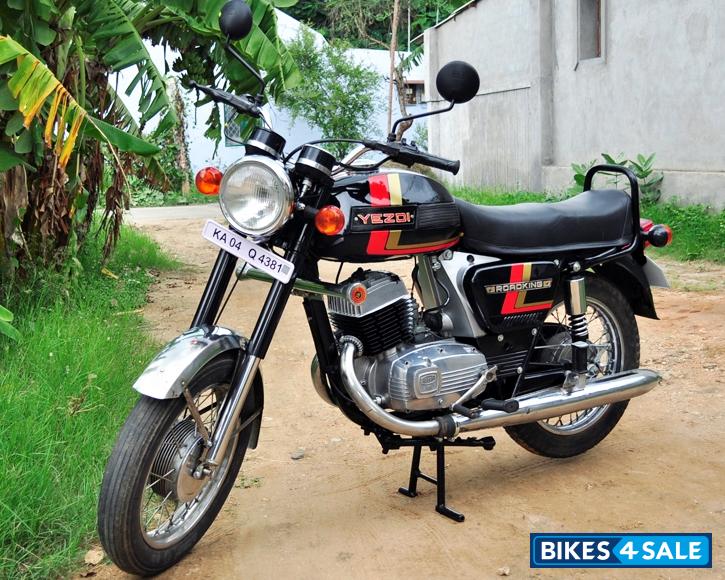 Black Ideal Jawa Yezdi RoadKing Black Ideal Jawa Yezdi RoadKing