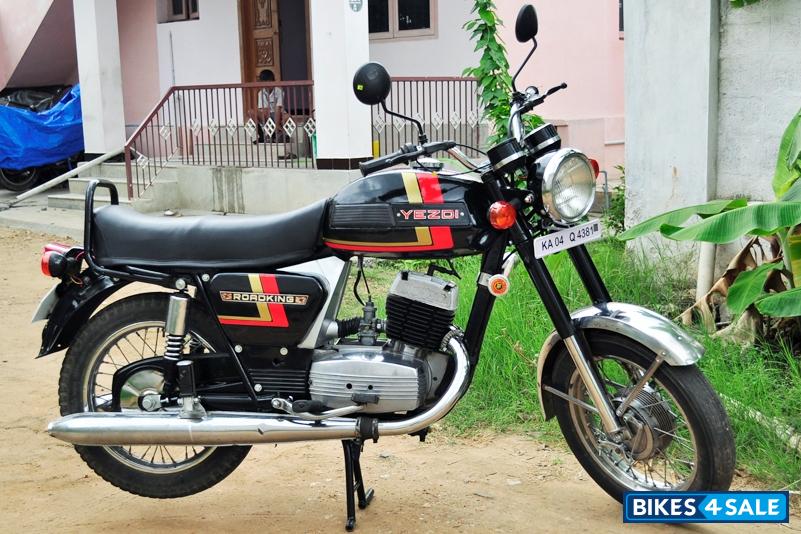 Black Ideal Jawa Yezdi RoadKing Black Ideal Jawa Yezdi RoadKing