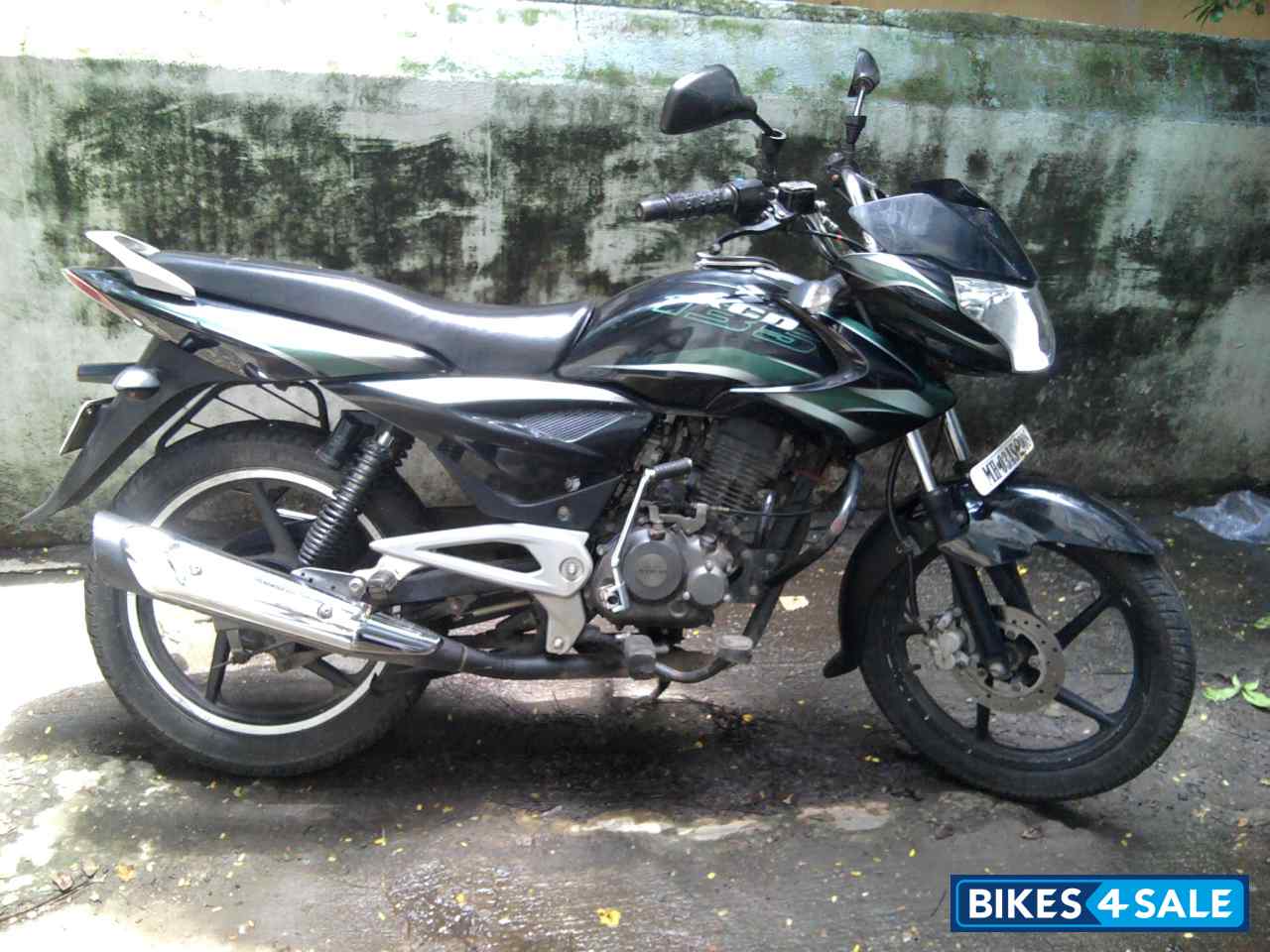 Green And Black Bajaj XCD 135 DTS-Si