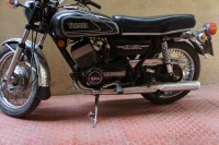 Black Yamaha RD 350