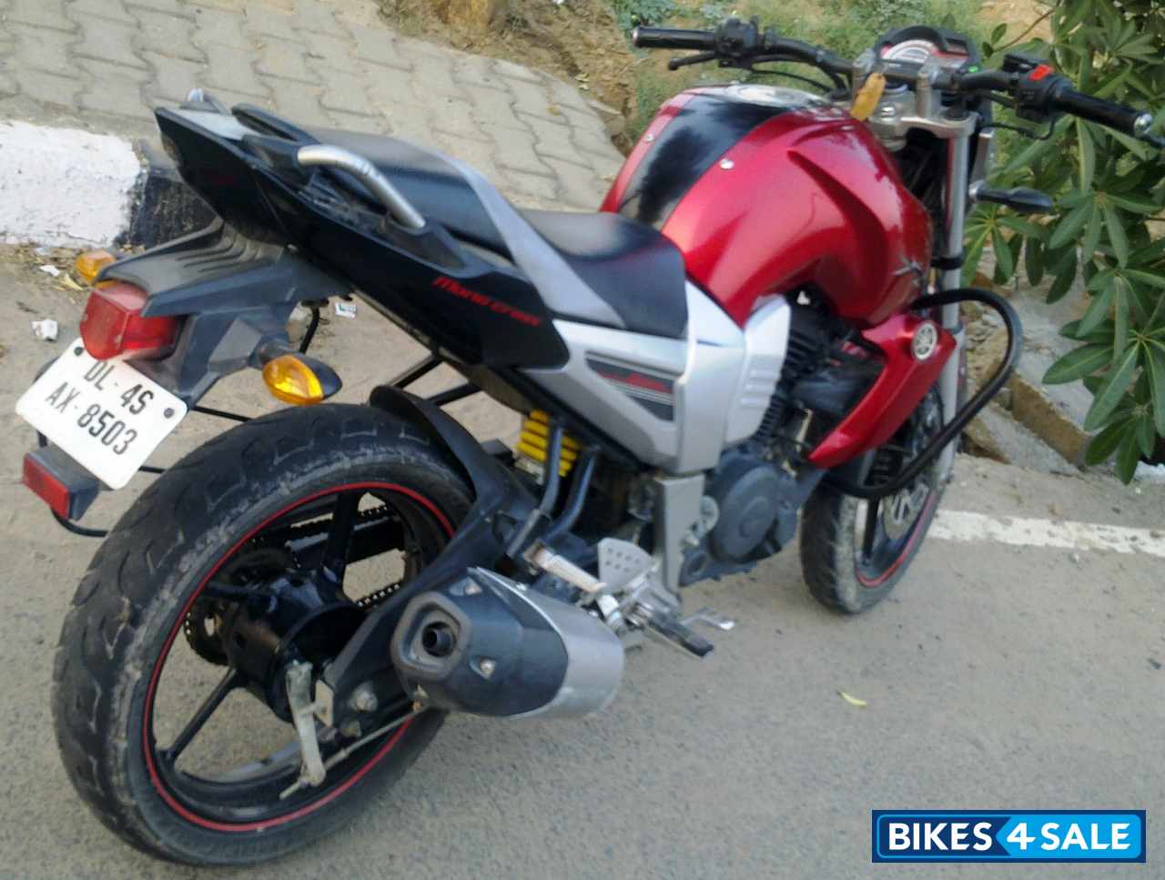 Blood Red Yamaha FZ16 Blood Red Yamaha FZ16