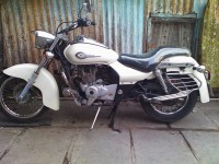 Off White Bajaj Avenger 180 DTS-i