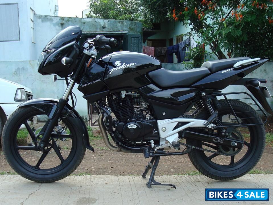 black Bajaj Pulsar 200 DTSi