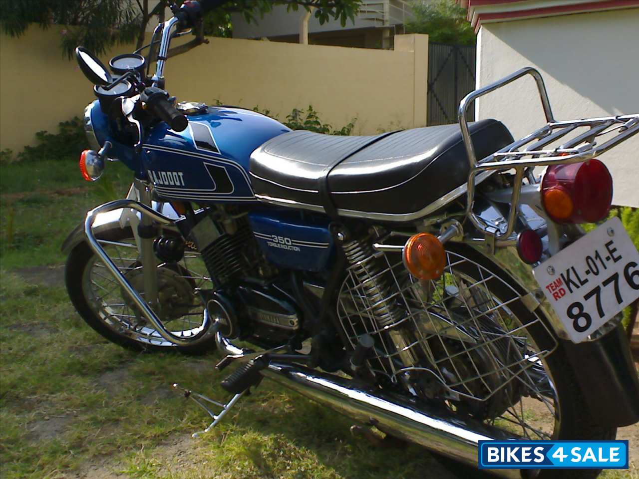 Blue Yamaha RD 350