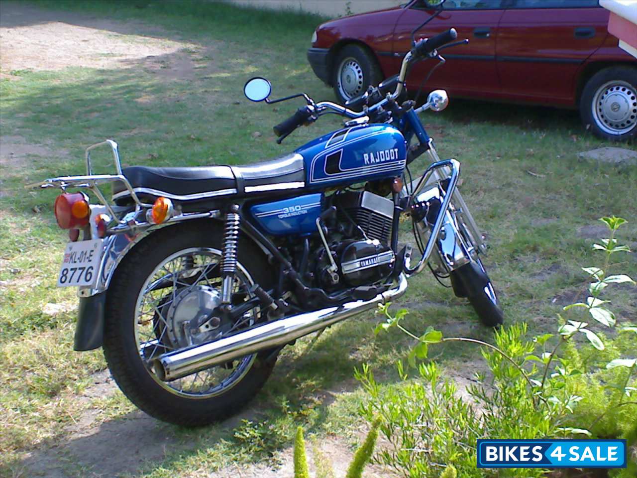 Blue Yamaha RD 350