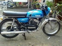 Blue Yamaha RD 350