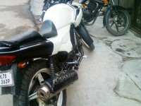 Sporty Black And White Hero Karizma R
