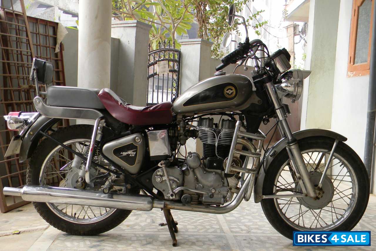 Grey Mettalic/black Duel Tone Royal Enfield Lightning 535 Grey Mettalic/black Duel Tone Royal Enfield Lightning 535