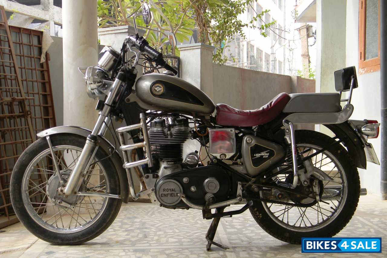 Grey Mettalic/black Duel Tone Royal Enfield Lightning 535 Grey Mettalic/black Duel Tone Royal Enfield Lightning 535
