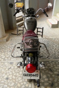 Grey Mettalic/black Duel Tone Royal Enfield Lightning 535