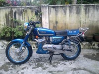 Blue Yamaha RX 135