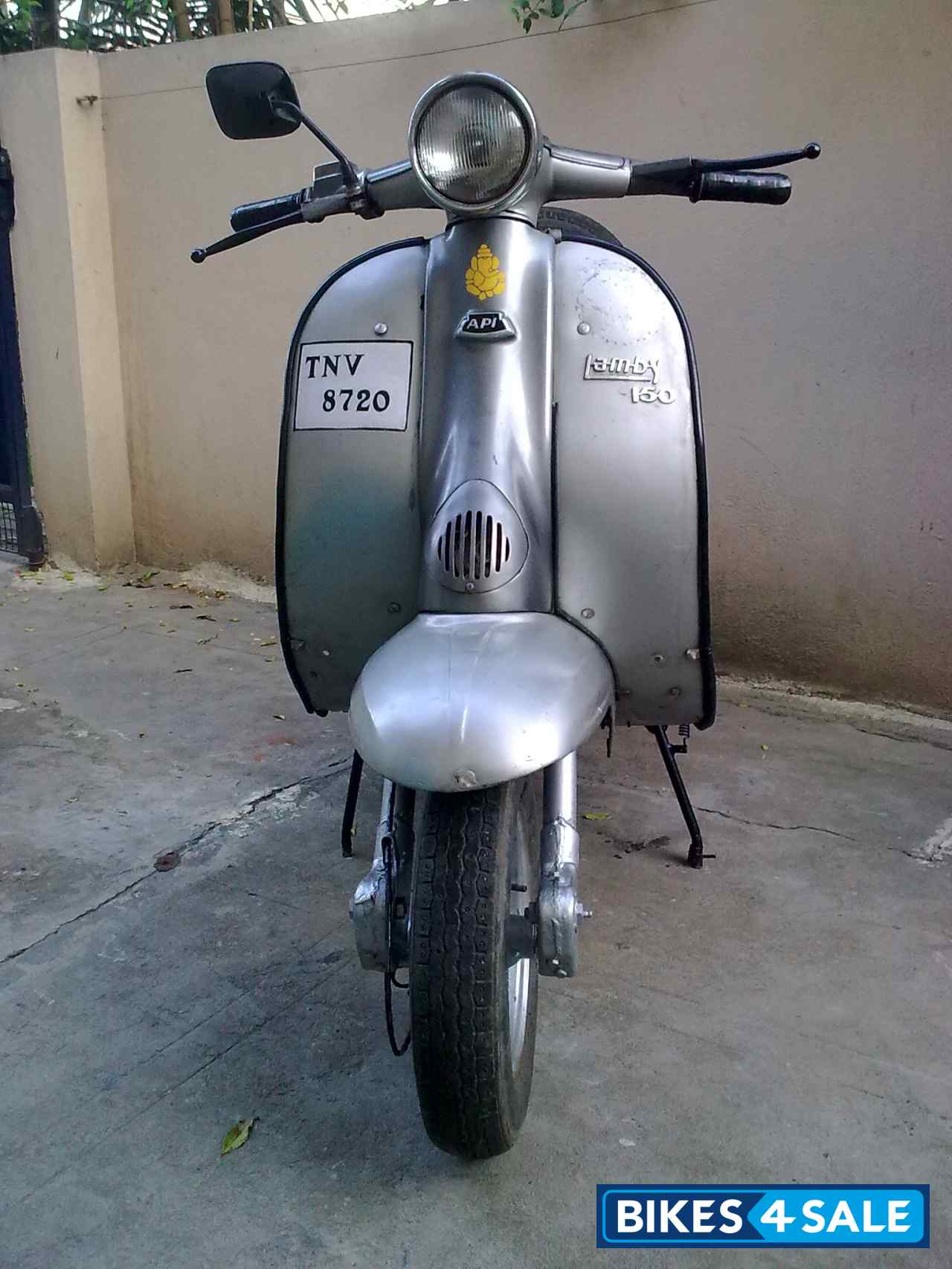 Dark Grey With Silver Vintage Scooter Lamby 150