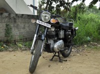 Black Royal Enfield Bullet Standard 350